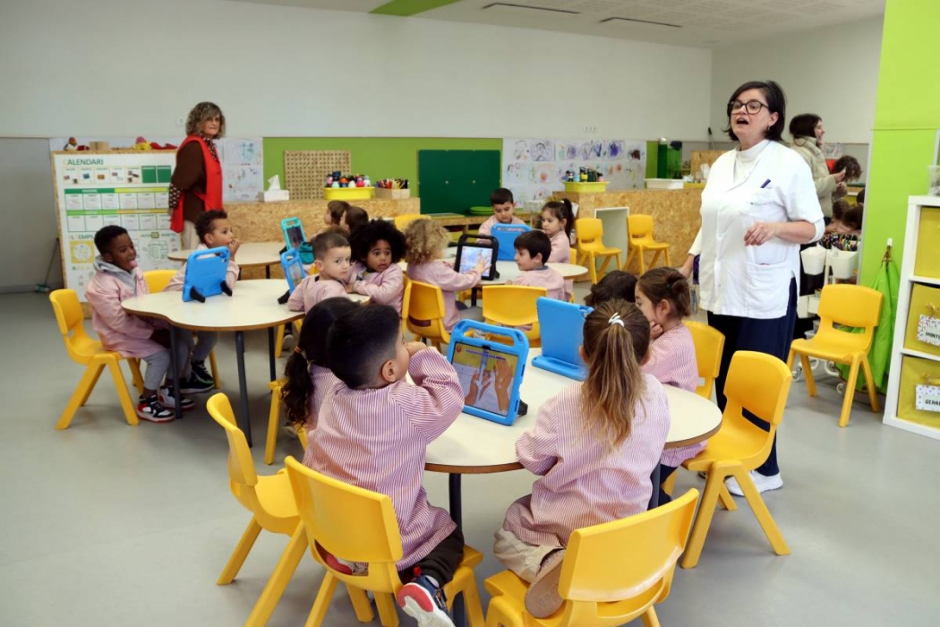 L'oferta inicial per al curs vinent baixa a la primària i puja a la secundària