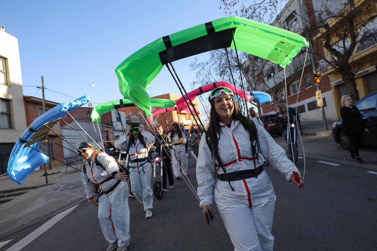 La Rua de Barri del carnval de Poblenou - VÍCTOR CASTILLO La Rua de Barri del carnval de Poblenou