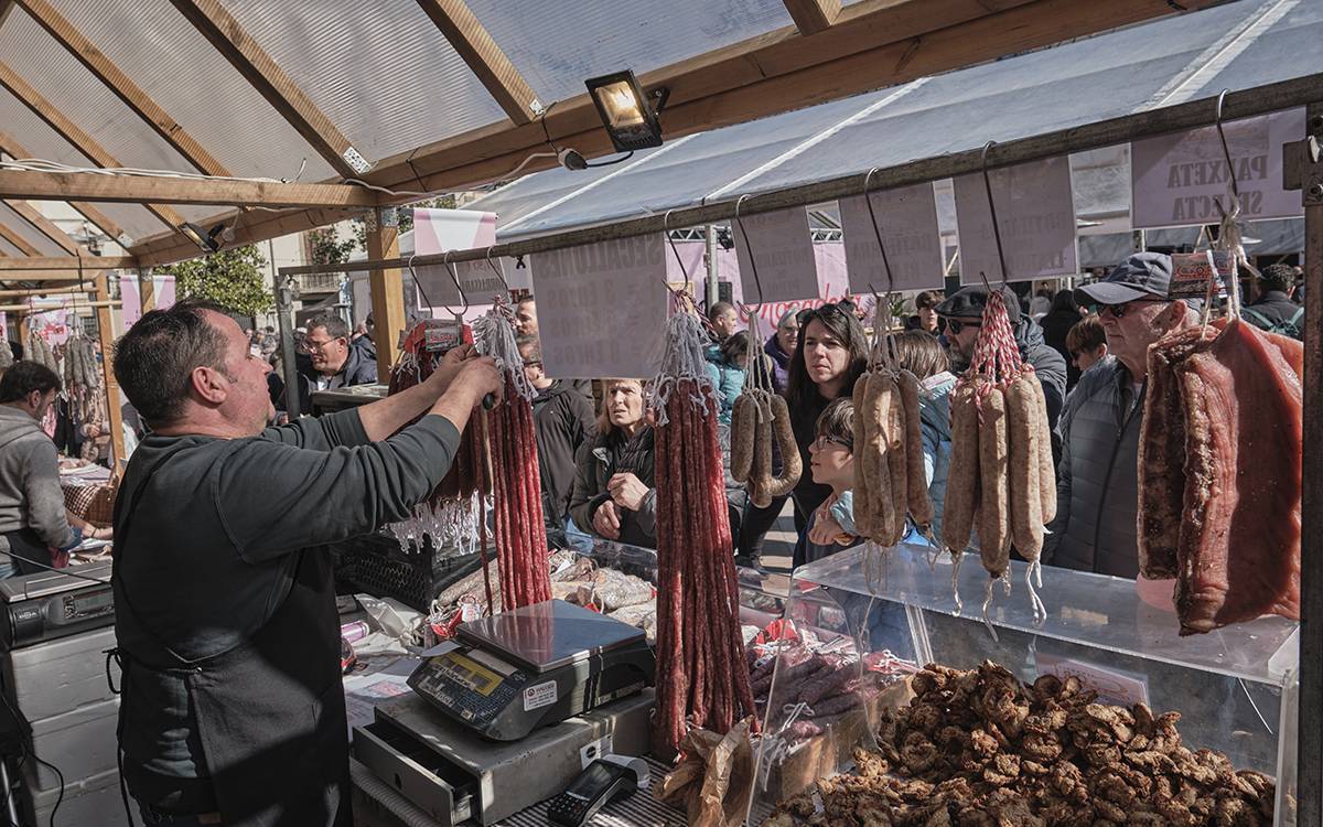 Vic celebra la primera edició de La Mocadera, la fira de l`embotit català artesà.