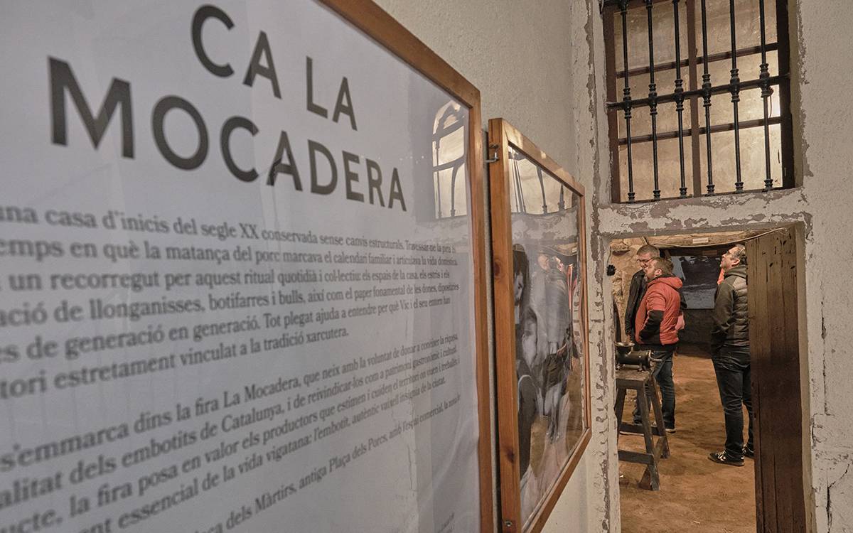 Vic celebra la primera edició de La Mocadera, la fira de l`embotit català artesà.