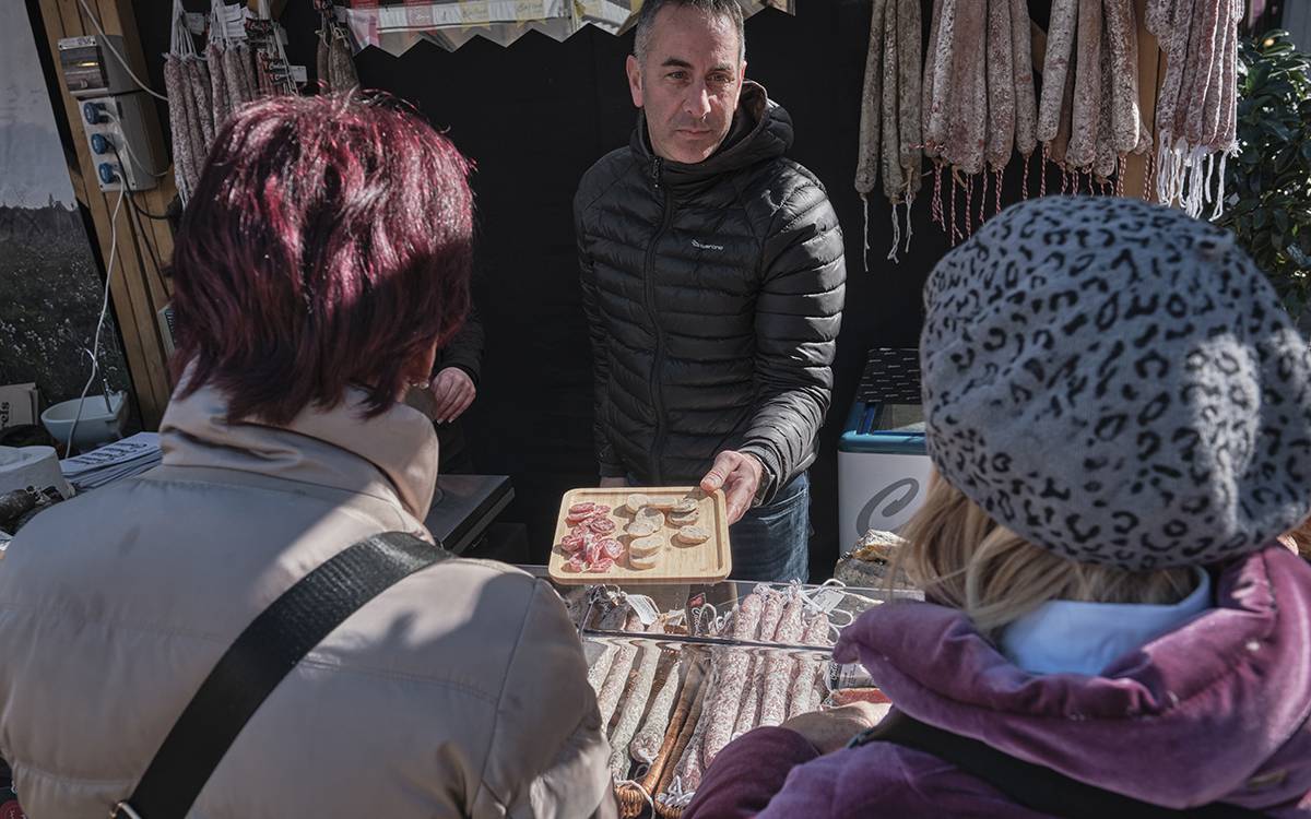 Vic celebra la primera edició de La Mocadera, la fira de l`embotit català artesà.