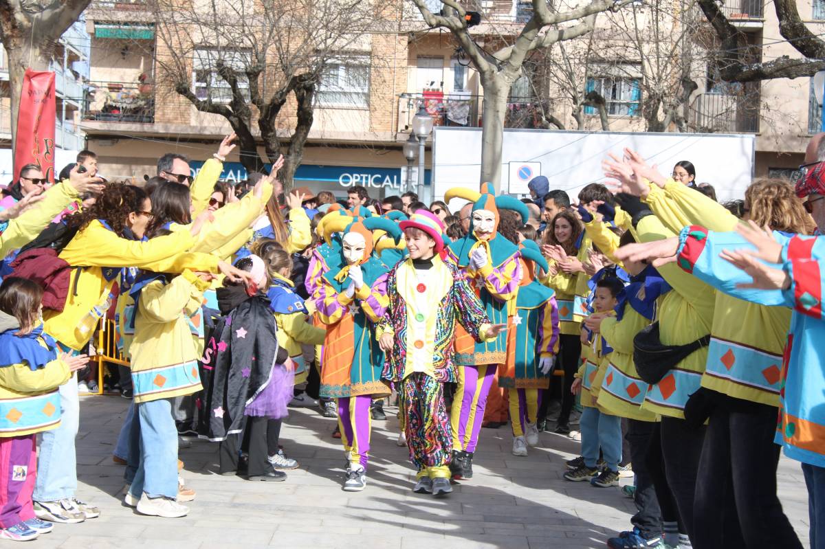 Arribada del Carnestoltes infantil a la Plaça  - Ramon Estany 