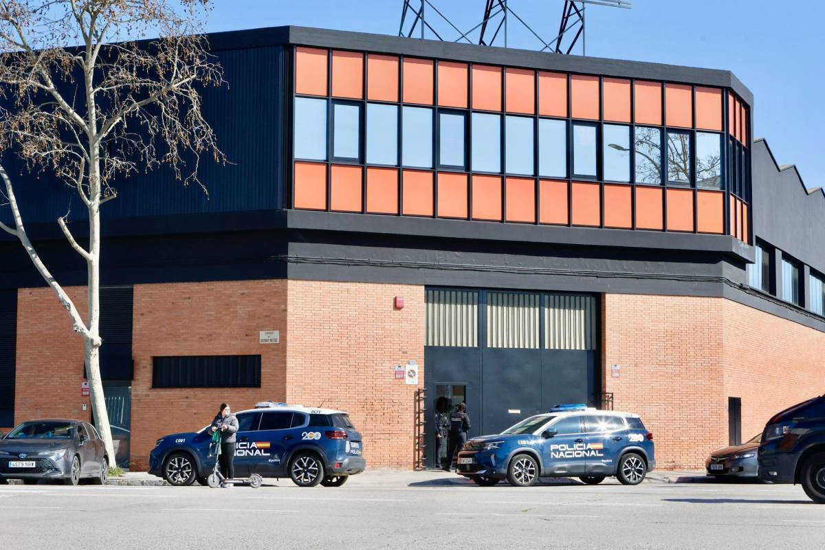 La Policia Nacional durant la segona part de l`operatiu, a Gràcia