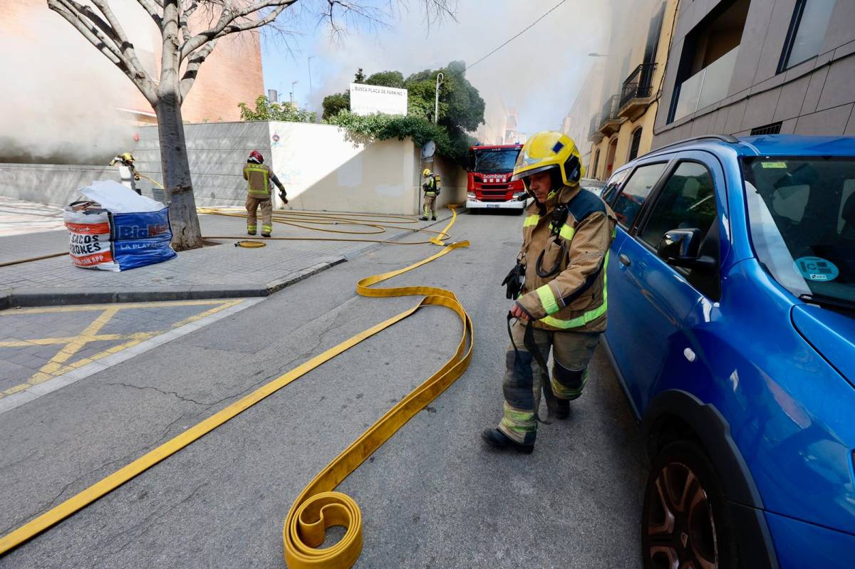 Incendi en un pàrquing del Centre de Sabadell