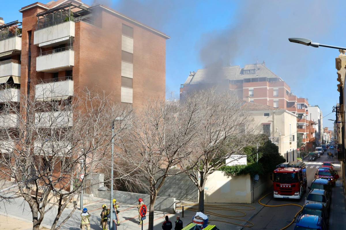 Incendi en un pàrquing del Centre de Sabadell