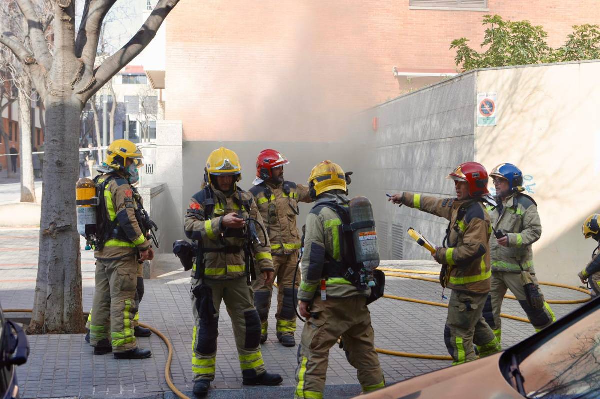 Incendi en un pàrquing del Centre de Sabadell