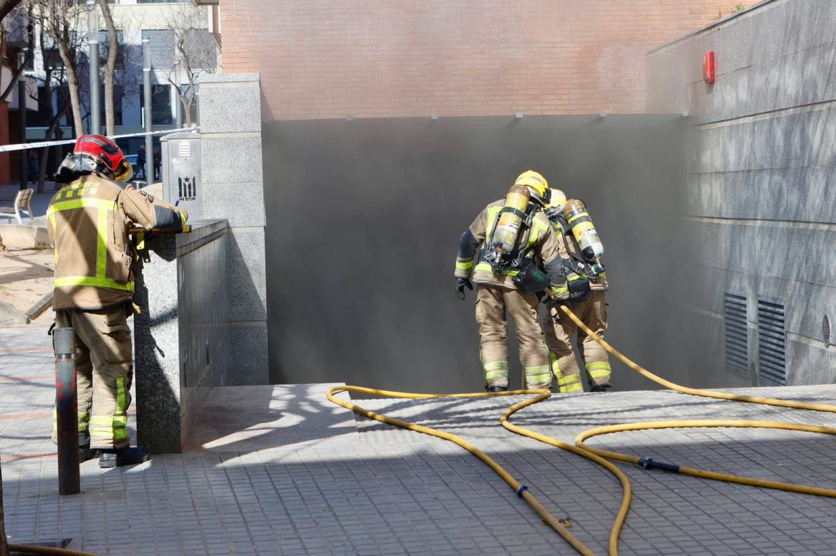 Incendi en un pàrquing del Centre de Sabadell