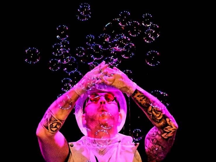 Les bombolles del Doctor Babel 