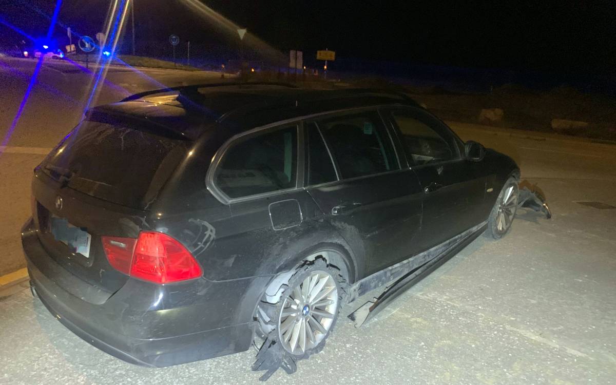 Fuig d'un control policial a Taradell, punxa una roda i acaba detingut per conduir begut