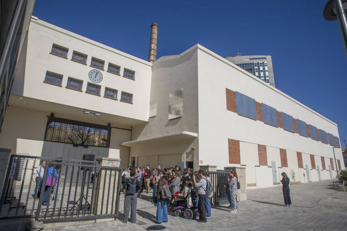 Exterior de la nau Sala Badrinas - Nebridi Aróztegui