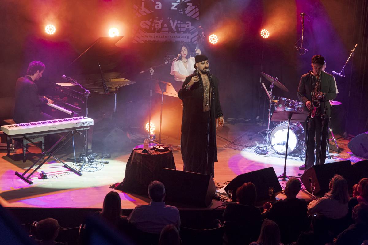 Uroz, acompanyat de piano, saxo, contrabaix i bateria - Lluís Clotet Uroz, acompanyat de piano, saxo, contrabaix i bateria