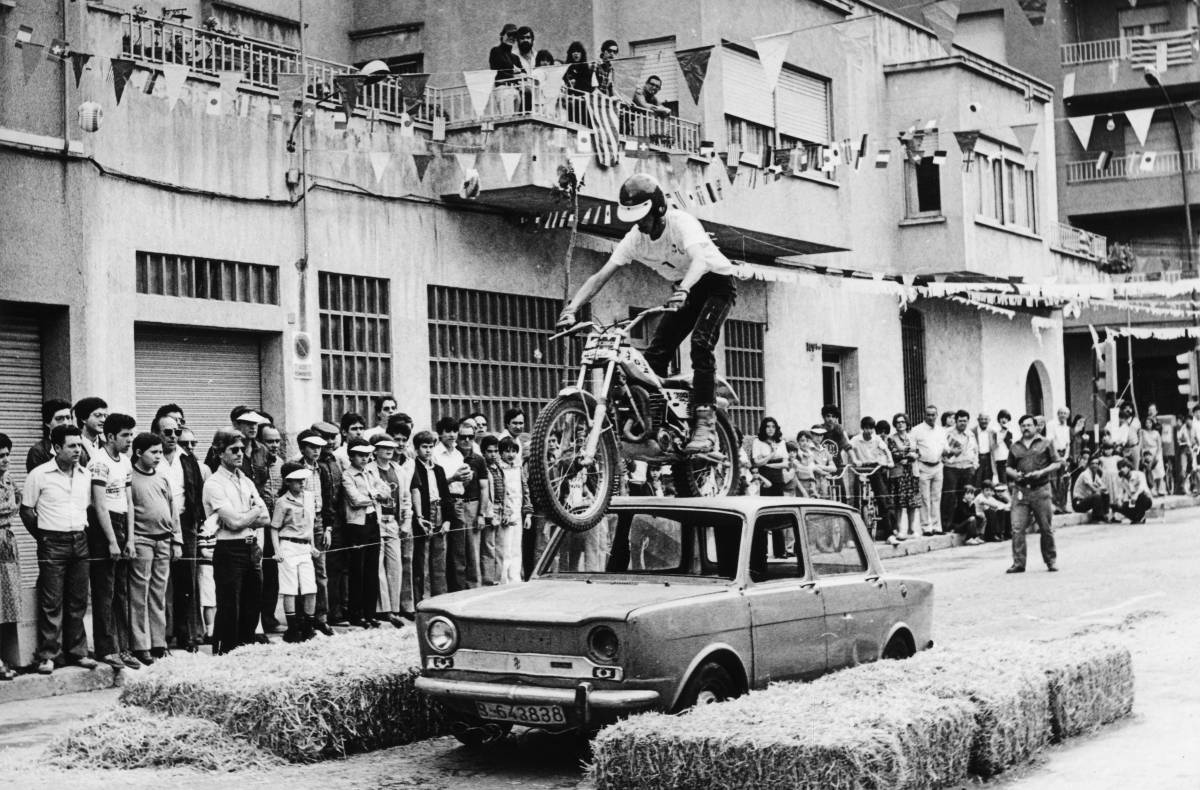 Una festa amb moto i un Simca 1000
