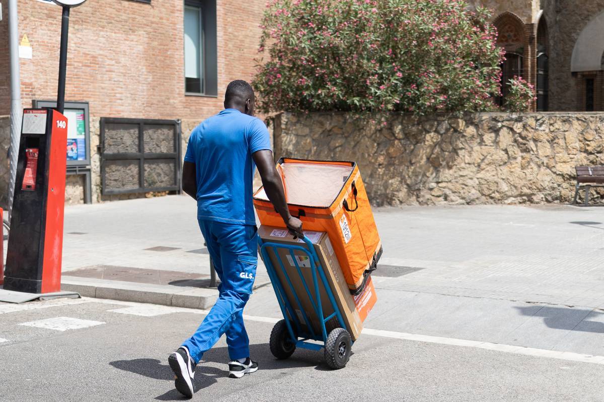 Els experts de la Generalitat reclamen un fons econòmic estable per als municipis amb més migrants 