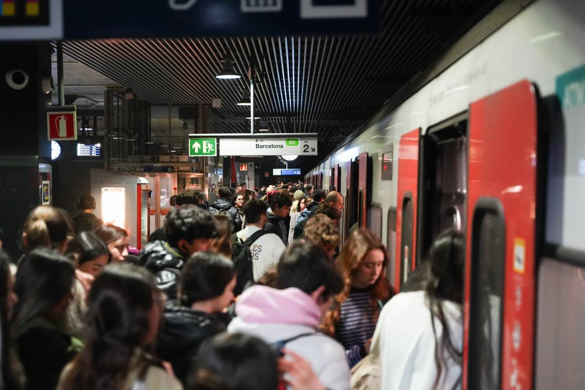 FOTOS | Primer dia de vaga als Ferrocarrils de la Generalitat: "Els serveis mínims es compliran, almenys"