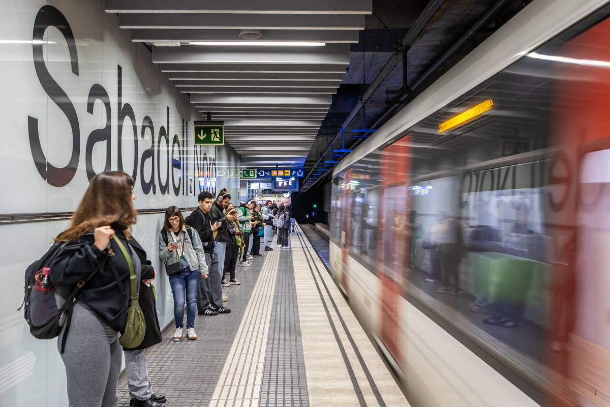 Tranquil·litat a l`estació de Sabadell Nord durant la vaga d`FGC - Juanma Peláez Tranquil·litat a l`estació de Sabadell Nord durant la vaga d`FGC