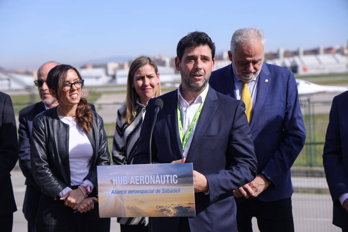 El director de l'Aeroport, Carlos Gallardo, durant la seva intervenció  - V. CASTILLO