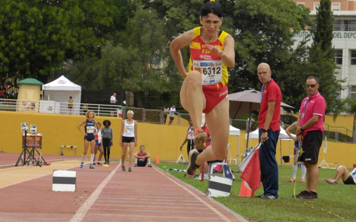 Alicia Hernández bat el rècord d'Europa màster F65 de triple salt en pista coberta