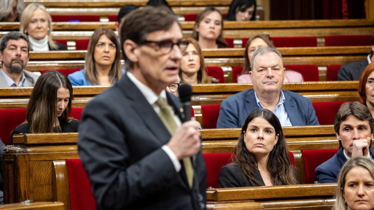 El Parlament reclama per unanimitat la compareixença d'Illa pel «col·lapse» de Catalunya