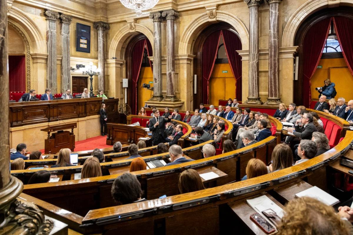 El Parlament reclama per unanimitat la compareixença d'Illa pel «col·lapse» de Catalunya