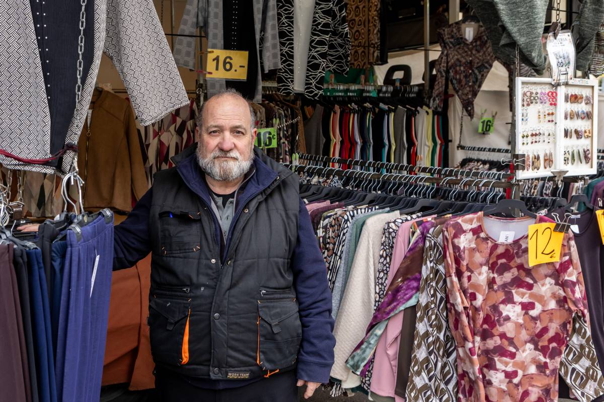 Marxants de Sabadell, afectats pel mal temps: “Ha estat un hivern molt dur, la roba sortia volant”