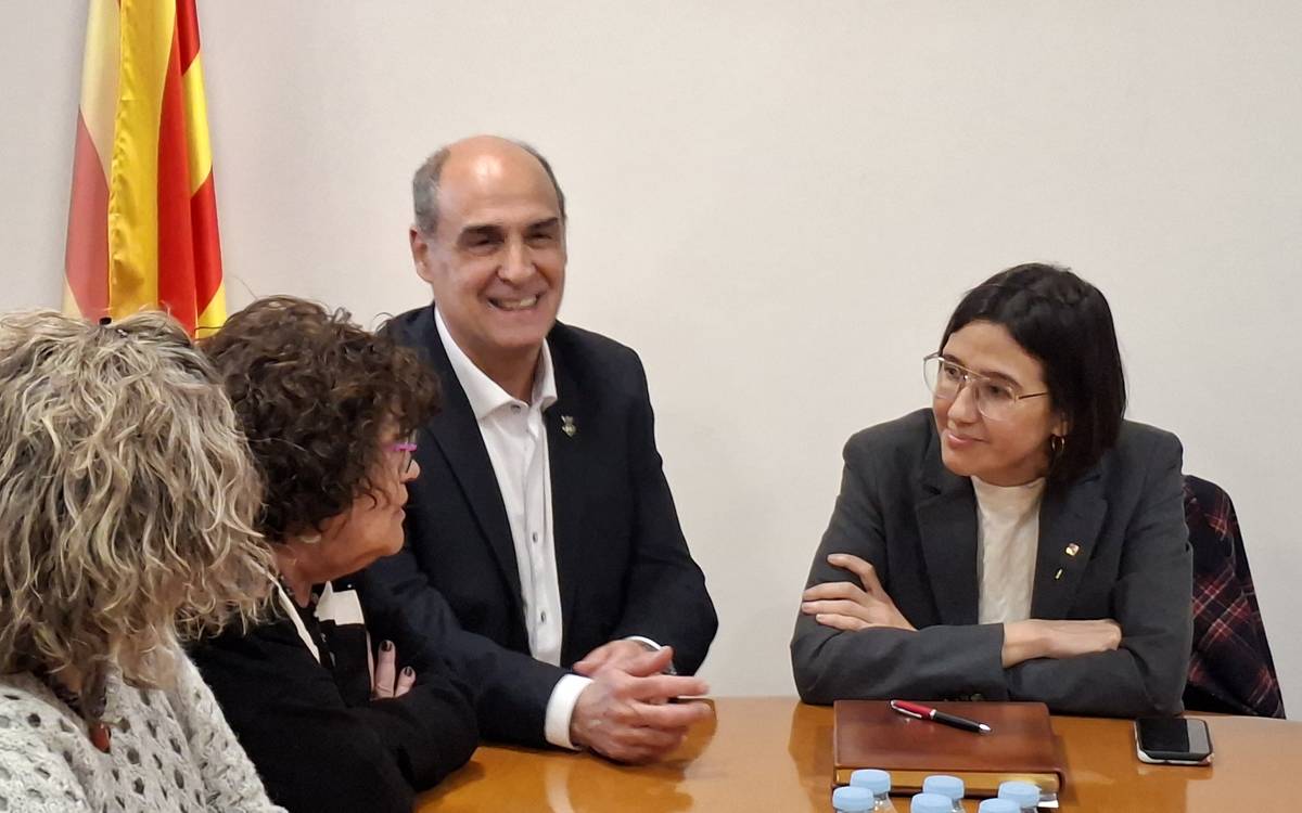 La consellera Núria Parlon visita Sant Joan de Vilatorrada per tractar qüestions de seguretat