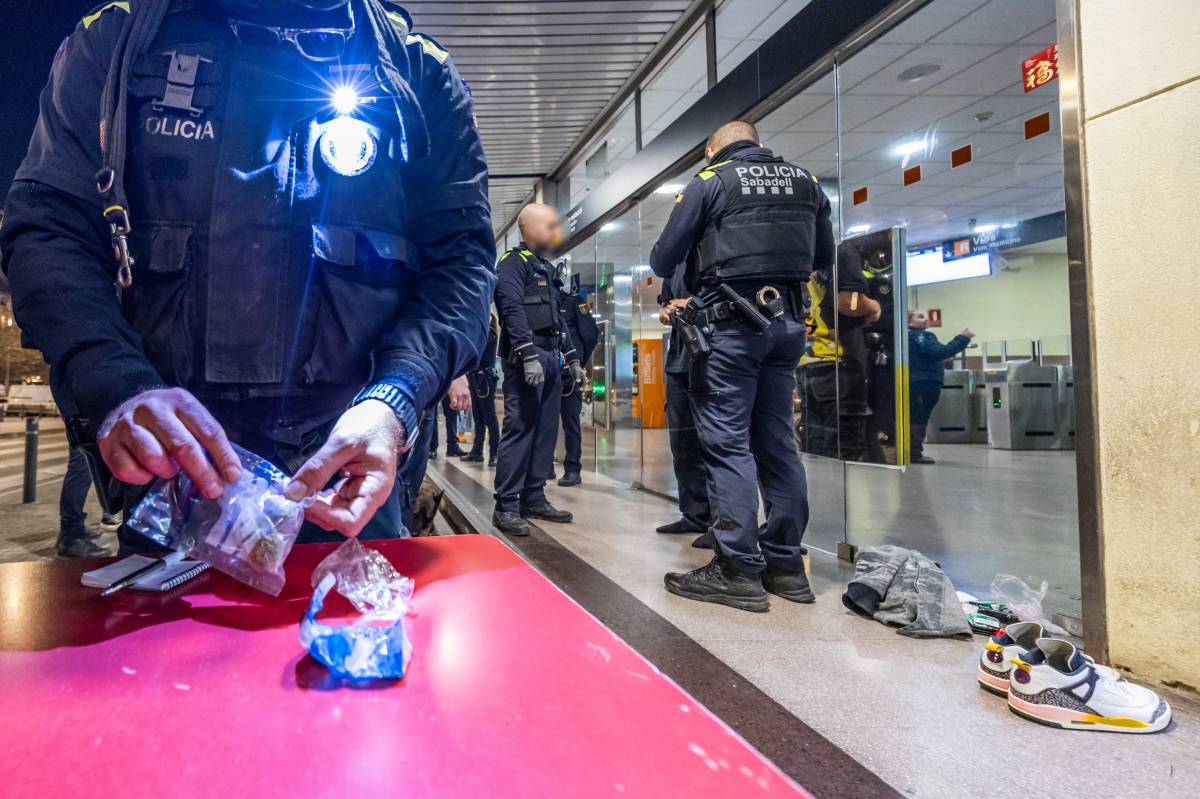 Operatiu policial especial a l`estació de Rodalies de Sabadell Sud