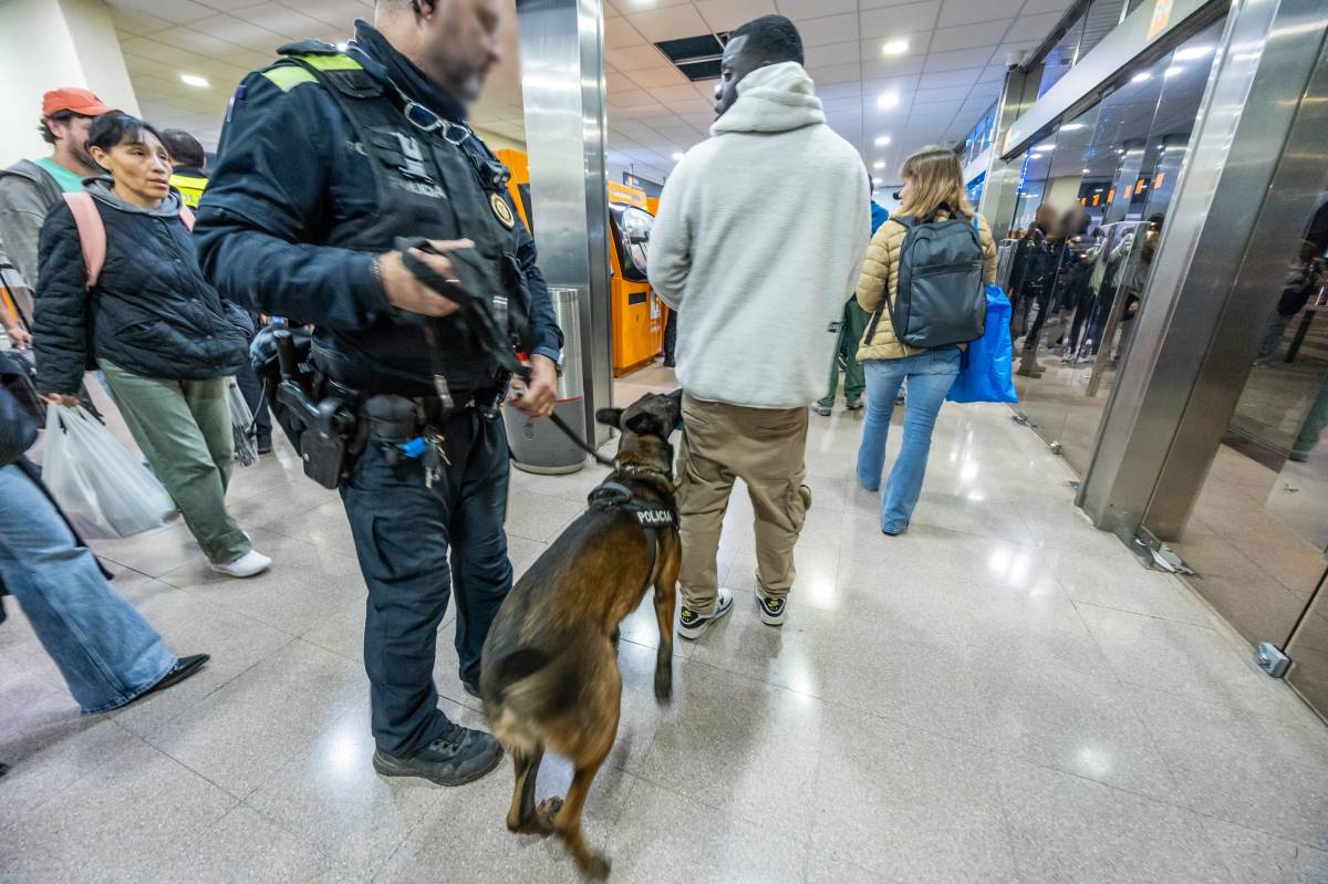 Operatiu policial especial a l`estació de Rodalies de Sabadell Sud