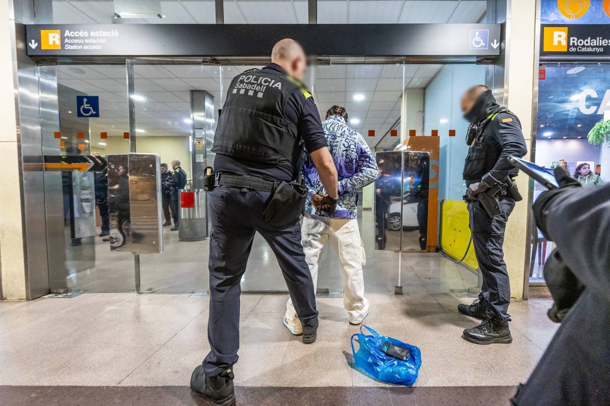 Operatiu policial especial a l`estació de Rodalies de Sabadell Sud