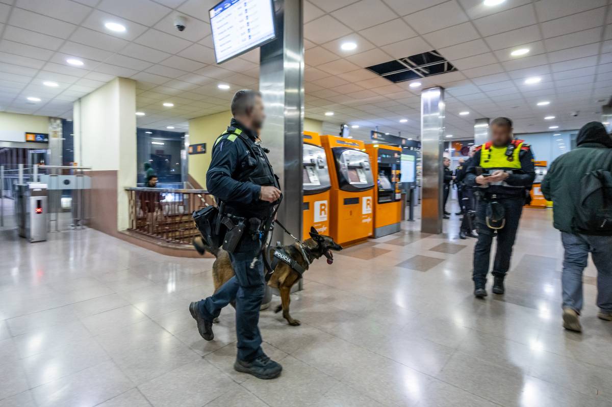 Operatiu policial especial a l`estació de Rodalies de Sabadell Sud
