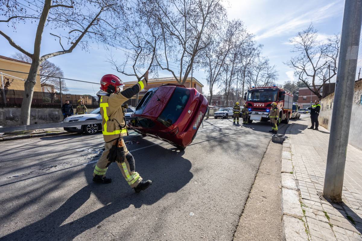 Bolca un cotxe a Sabadell - Juanma Peláez Bolca un cotxe a Sabadell