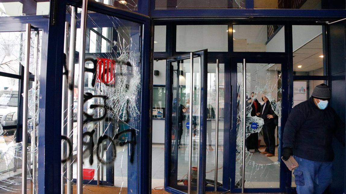 Demanen més de 30 anys de presó per l'atac a la comissaria dels Mossos de Vic en solidaritat amb Pablo Hasél