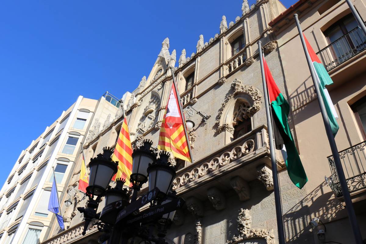 Terrassa hissa la bandera sahrauí en el 50è aniversari de la proclamació de la República Àrab Sahrauí Democràtica