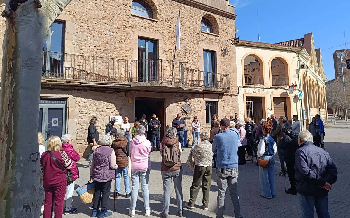 Balsareny guarda un minut de silenci per l'homicidi a la colònia de Vilafruns
