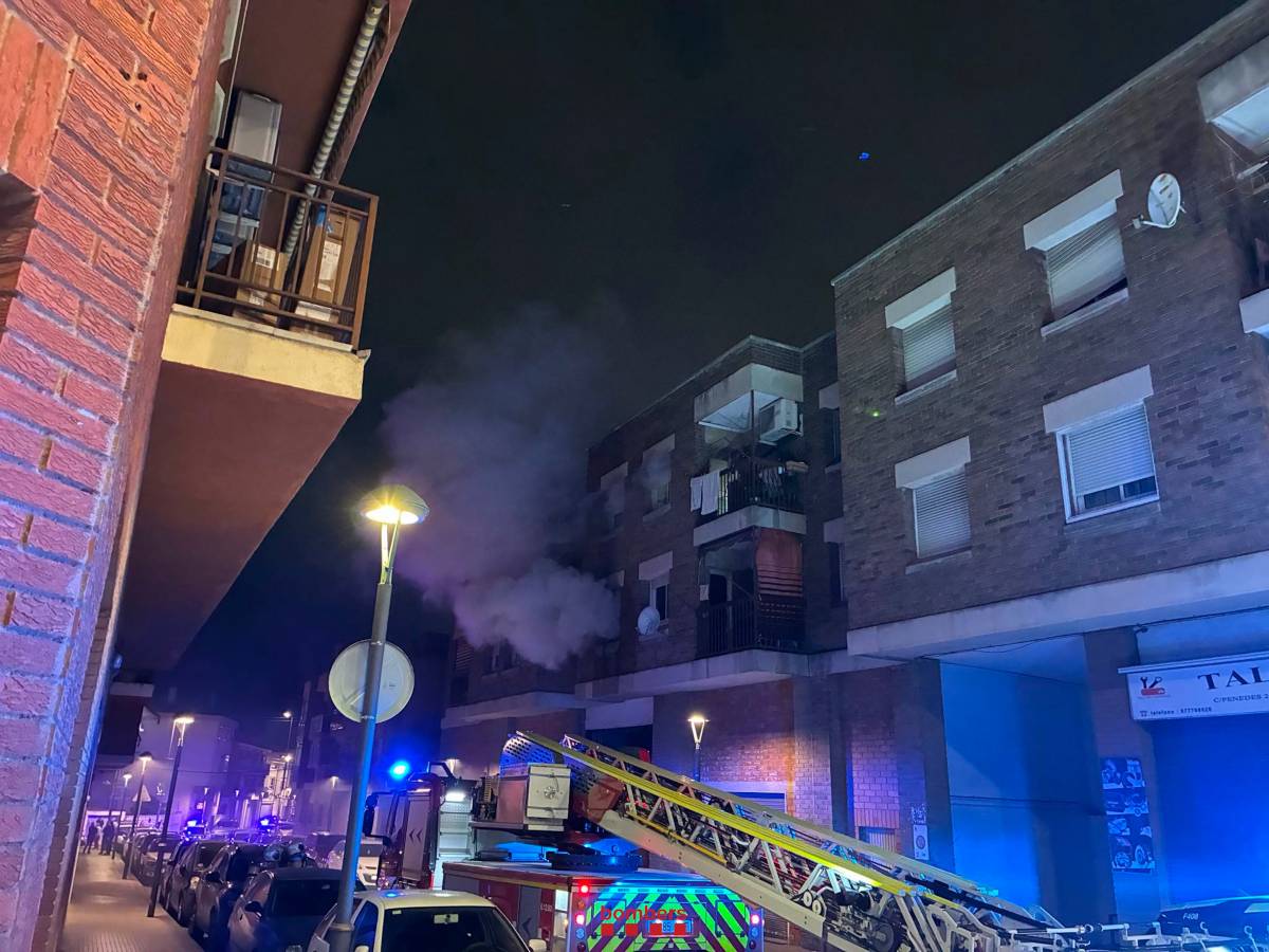 Un incendi d’habitatge a Tarragona provoca l'assistència del SEM a nou persones