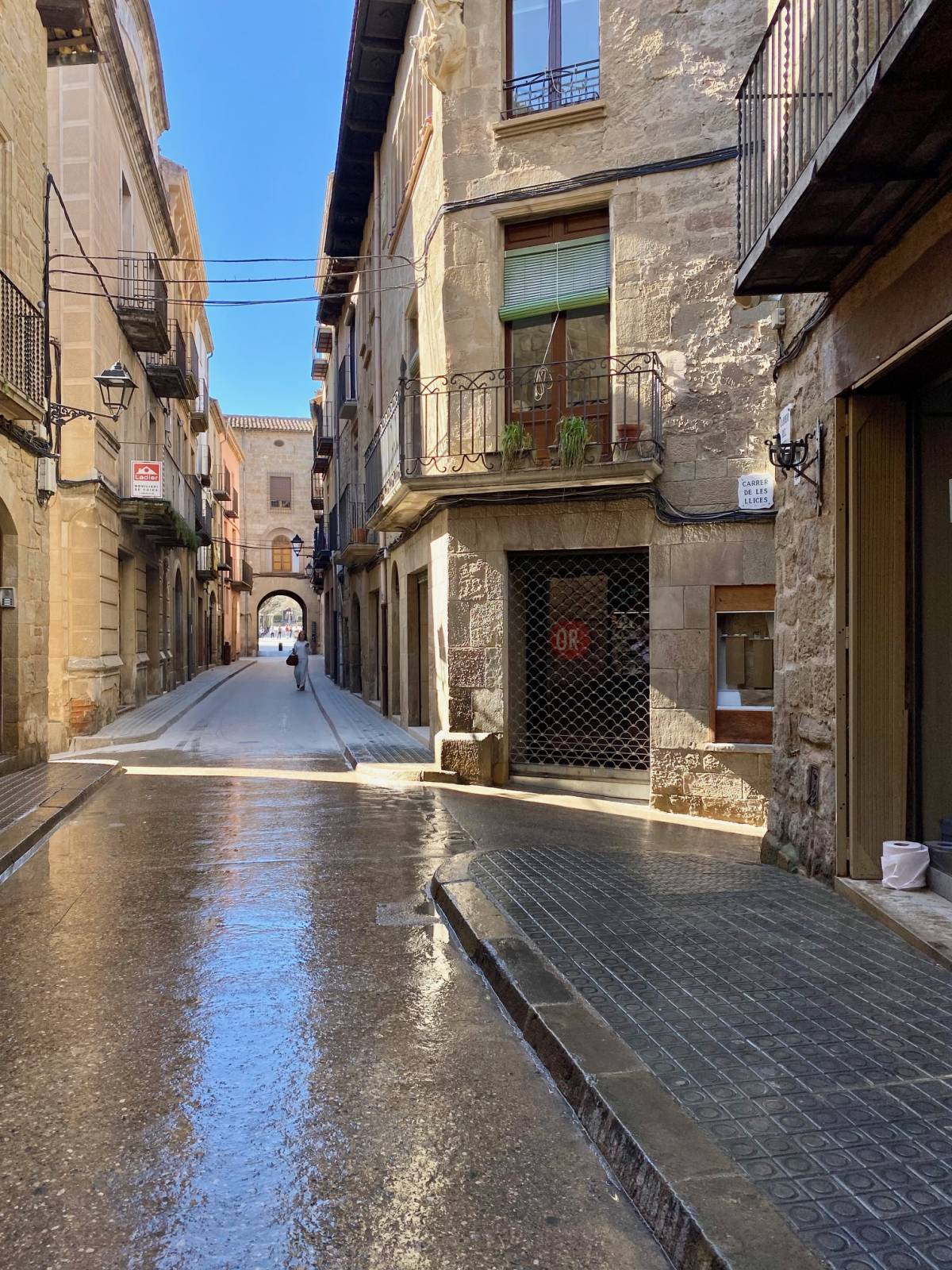 Aquest dilluns tallen el trànsit rodat a un tram del carrer Castell 