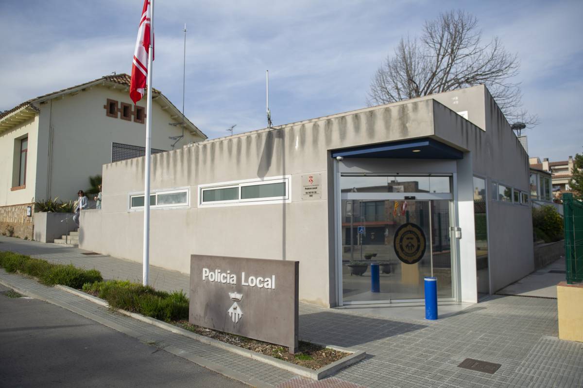 Indignació a la Policia Local de Matadepera: més d’un any sense poder dutxar-se  a comissaria