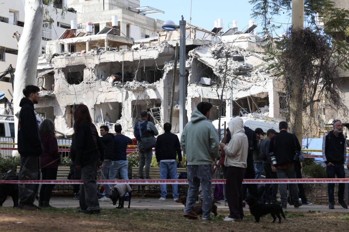 Israel bombardeja de nou Teheran mentre l'Iran promet una venjança «devastadora» per la mort de l'aiatol·là