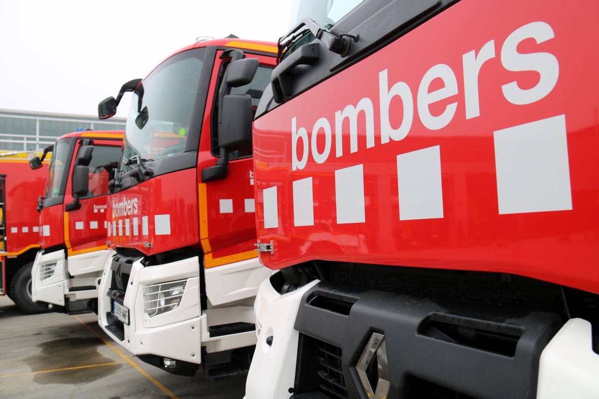 Almenys un ferit greu en un incendi en un bloc de pisos de Viladecans