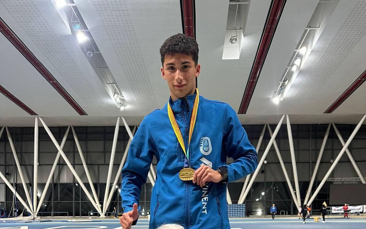 Adrià Caso es proclama doble campió de Catalunya sub18 en pista coberta
