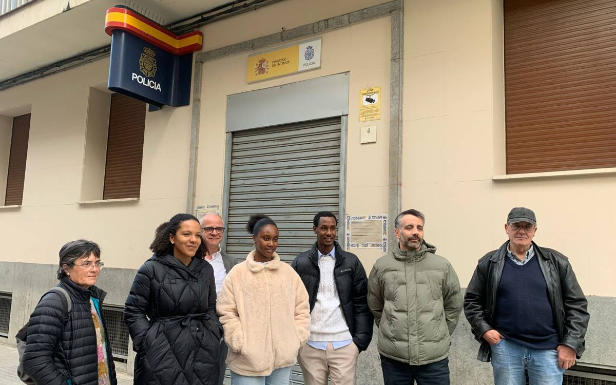 Denuncien «bloqueig» i ús fraudulent de les cites prèvies per fer els tràmits d'estrangeria a Vic