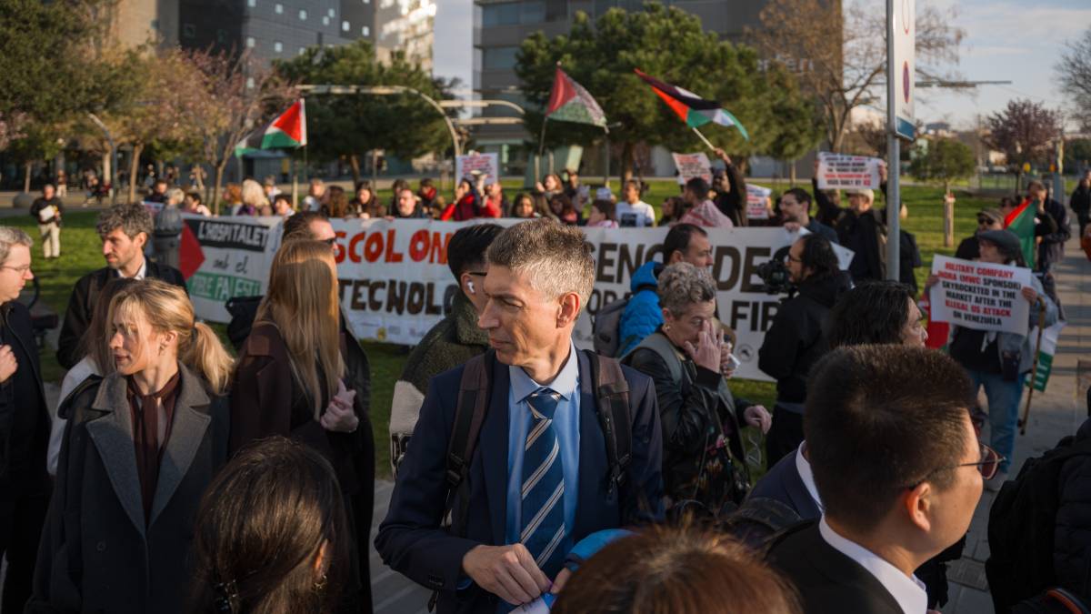 La presència d'Israel al Mobile aixeca protestes i mostra les costures dels compromisos polítics a Barcelona