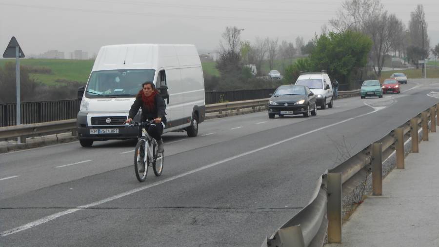 Afectacions al trànsit per obres en un dels accessos a la UAB