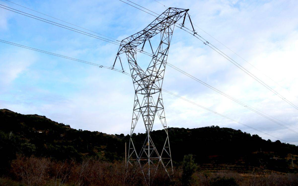 Presenten més de 14.000 al·legacions a la línia de molta alta tensió entre l'Aragó i Tarragona