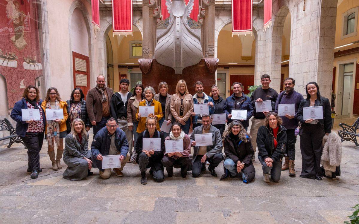 L'Ajuntament de Tarragona i la Via T lliuren els premis del Concurs d'Aparadors de Carnaval 2026