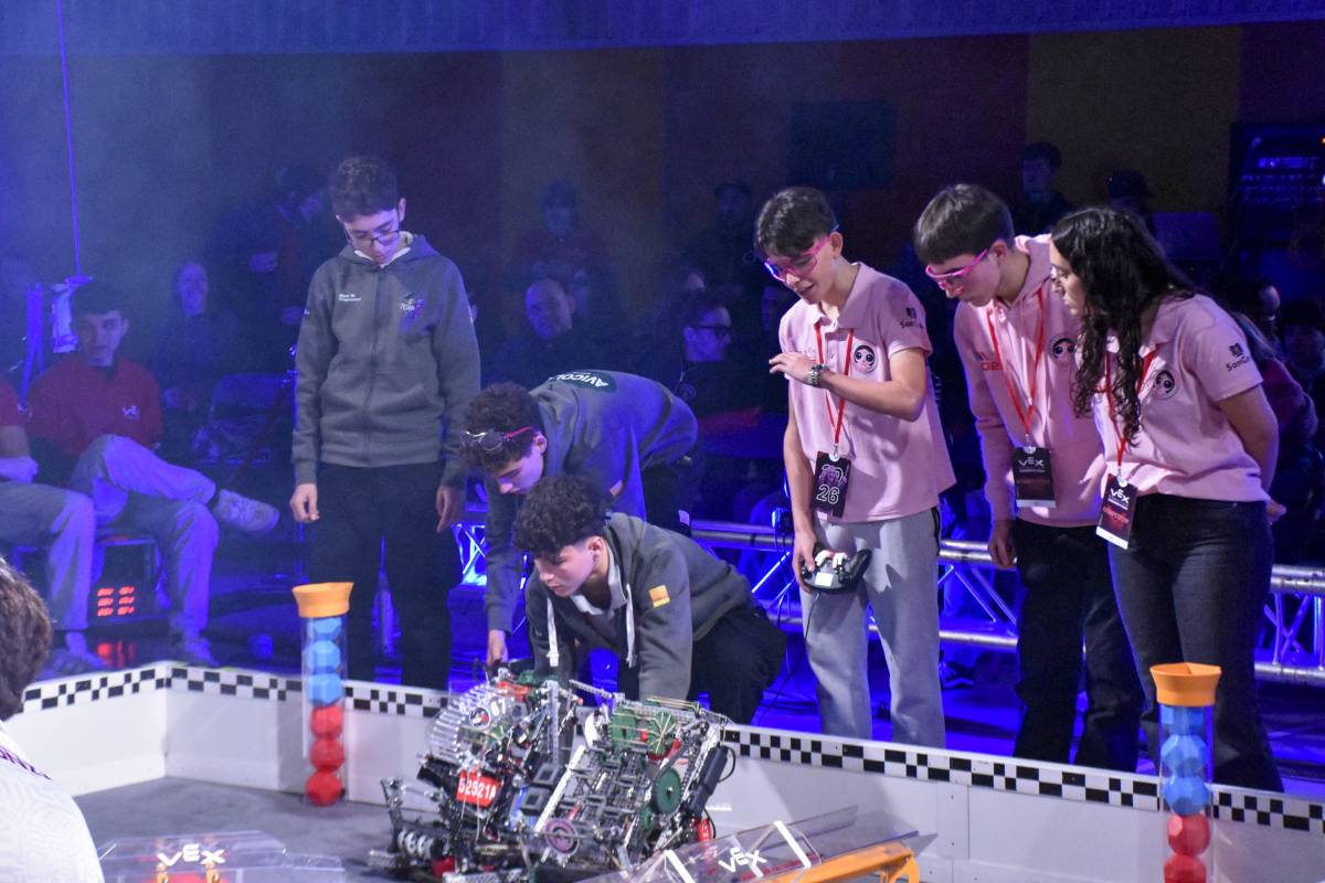 El Sweet Bubbles egarenc revalida títol de robòtica i enfila cap al mundial