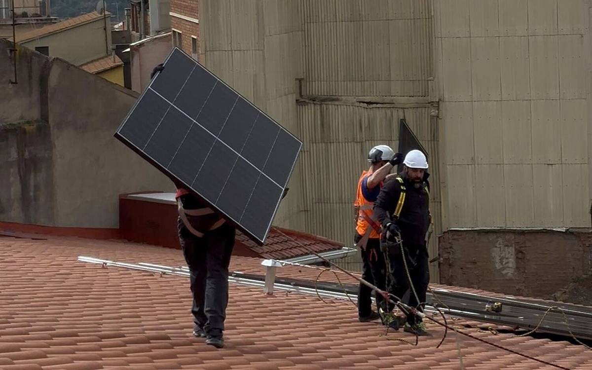 Manresa instal·la 165 plaques solars al Mercat Puigmercadal