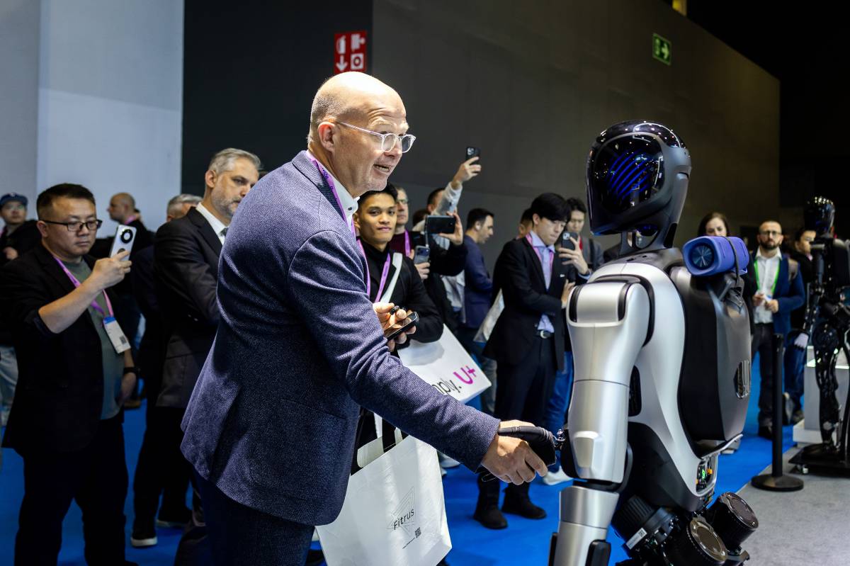 Un dia al Mobile: robots que es barallen, l'omnipotència de la IA i el supermercat del futur