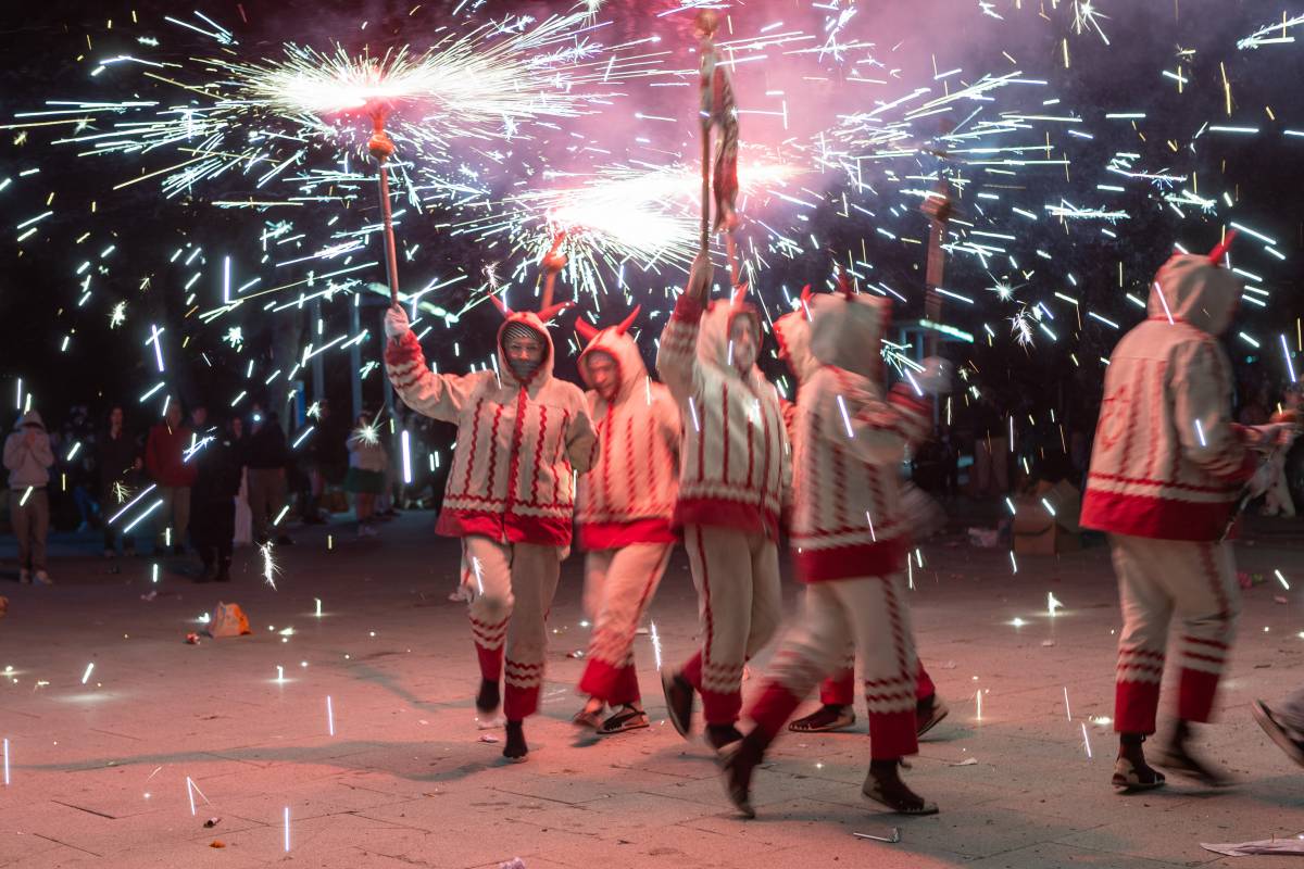 El Ball de Diables de Sabadell, en el final de la rua de Carnestoltes de 2026 - Juanma Peláez El Ball de Diables de Sabadell, en el final de la rua de Carnestoltes de 2026