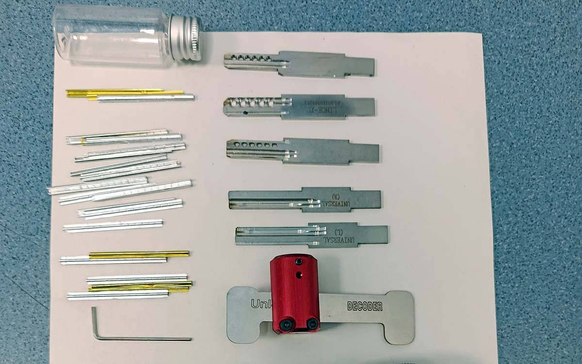 Els Mossos detenen tres persones a la C-25 a Manresa amb un kit per obrir portes