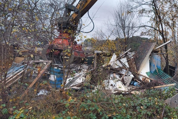 Retiren deu horts il·legals de la riera de Rubí